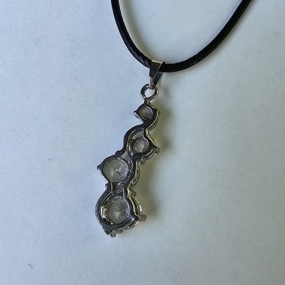 🪩 Curly Gem Drop Necklace - Picture 8 of 8